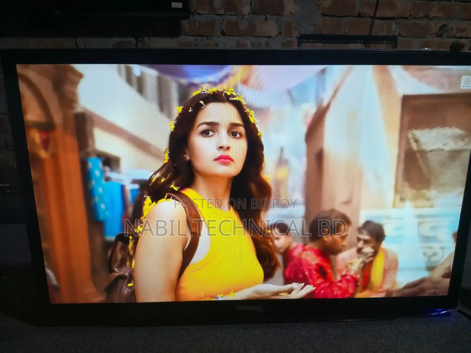 NEW 32" 2GB 16GB LED TV Android Version 13 1 Years Warranty