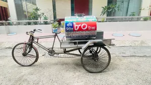 ইমারজেন্সি একটি দুধ ও মাঠা বিক্রি করার গাড়ি বিক্রি হবে