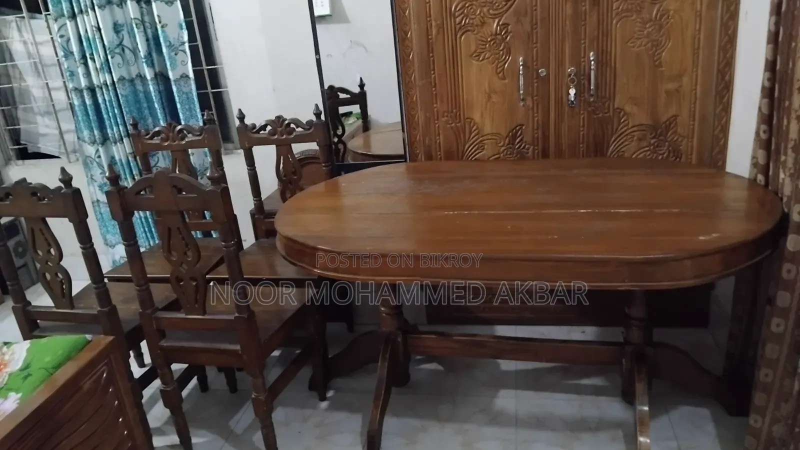৪ টি চেয়ারসহ পাহাড়ি কাঠের ডাইনিং টেবিল। পাঁচ ফুট/তিনফিট