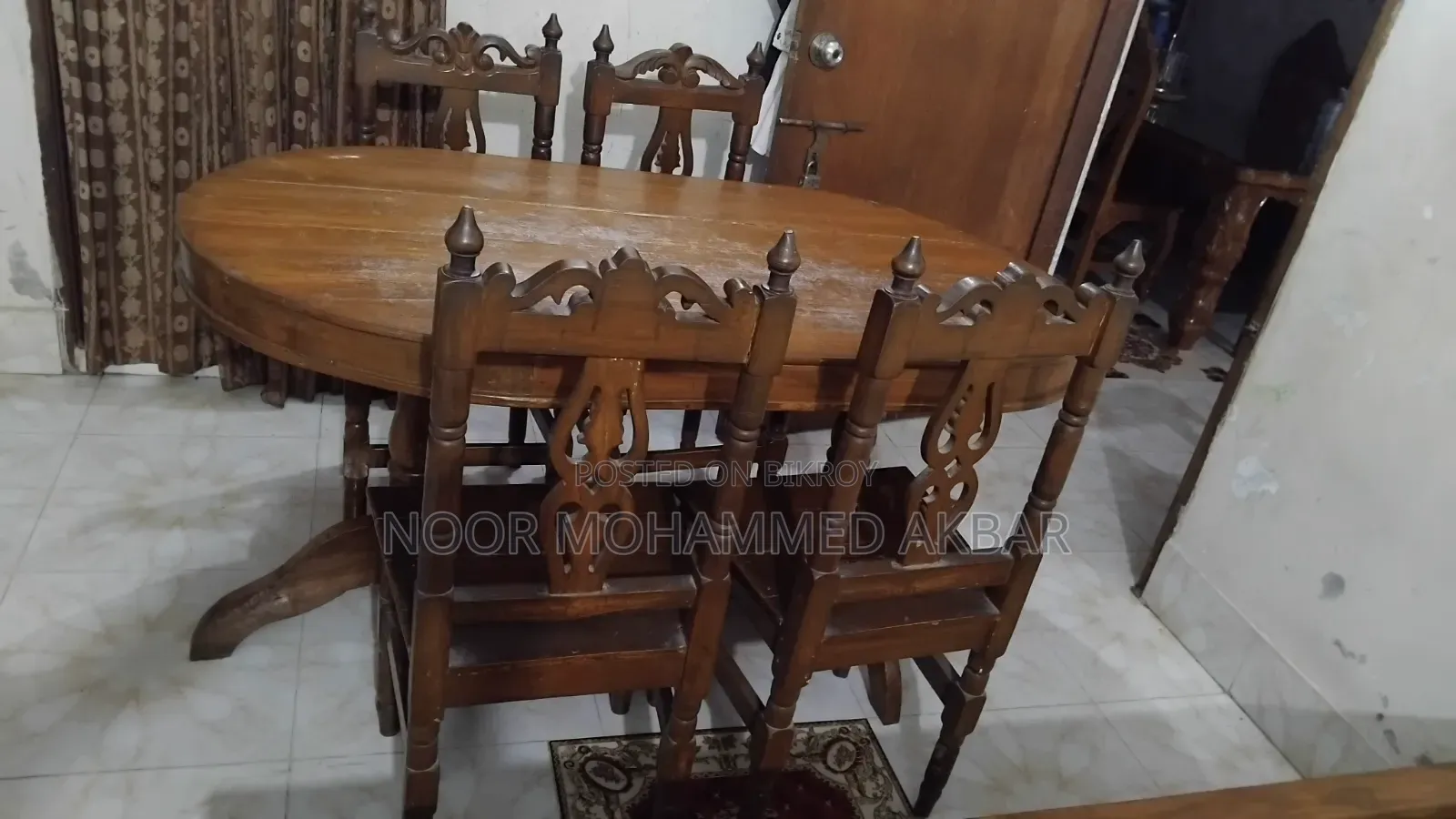 ৪ টি চেয়ারসহ পাহাড়ি কাঠের ডাইনিং টেবিল। পাঁচ ফুট/তিনফিট