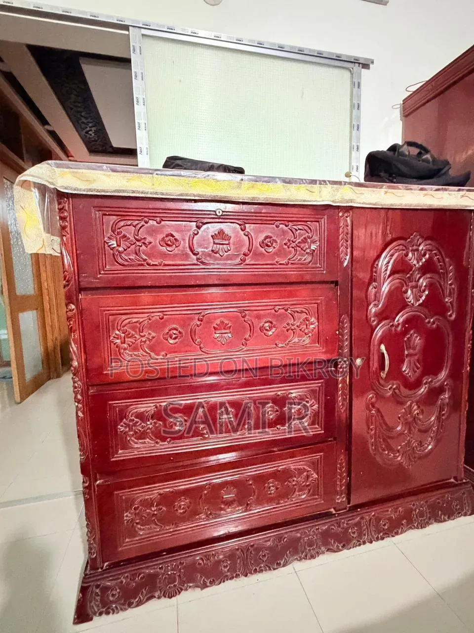 সেগুন কাঠের আলমারি