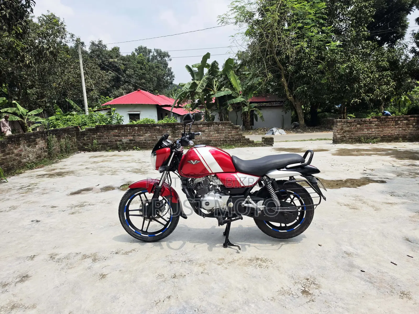 Bajaj V15 2017 Red