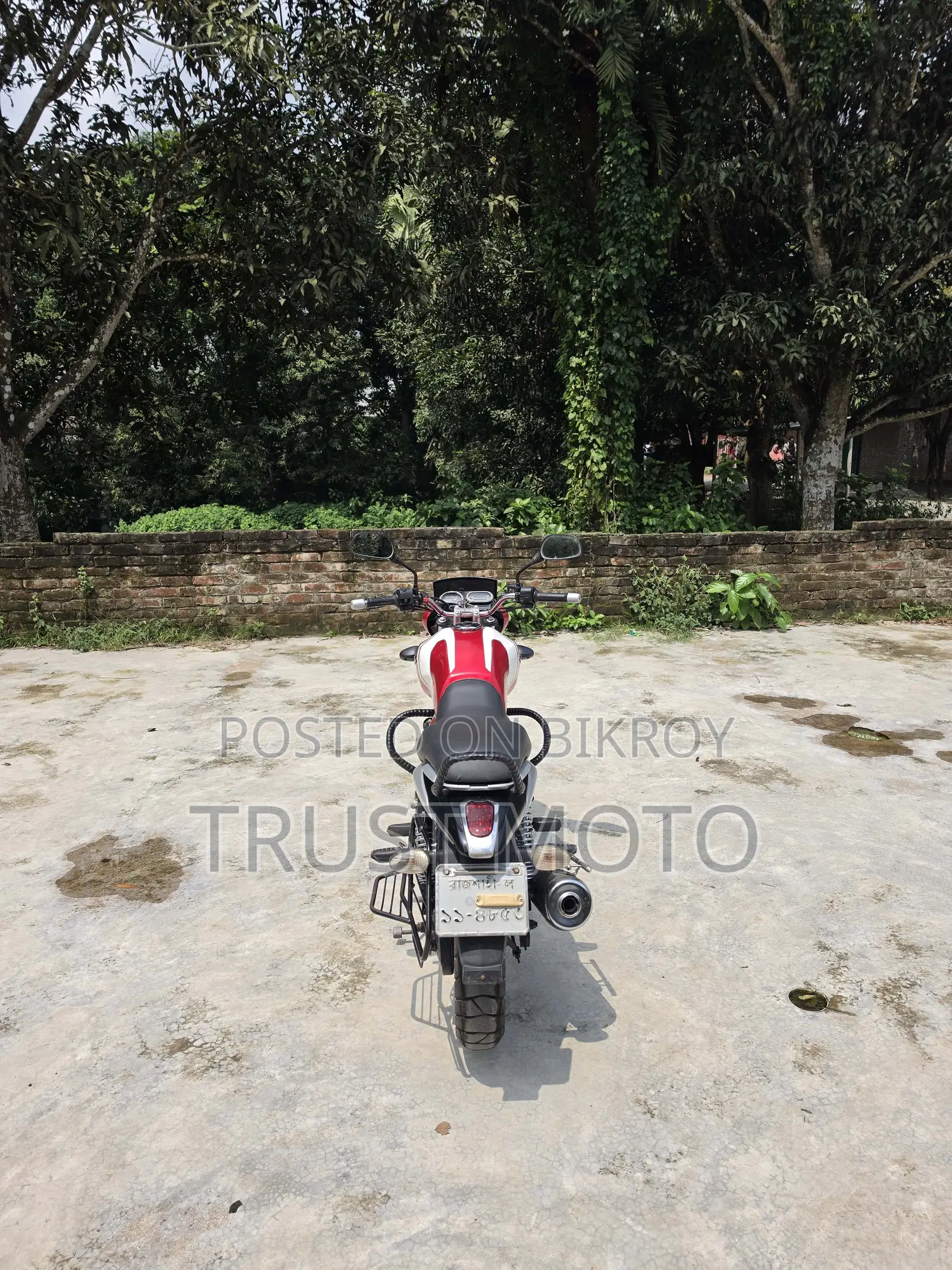 Bajaj V15 2017 Red