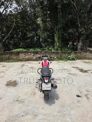 Bajaj V15 2017 Red