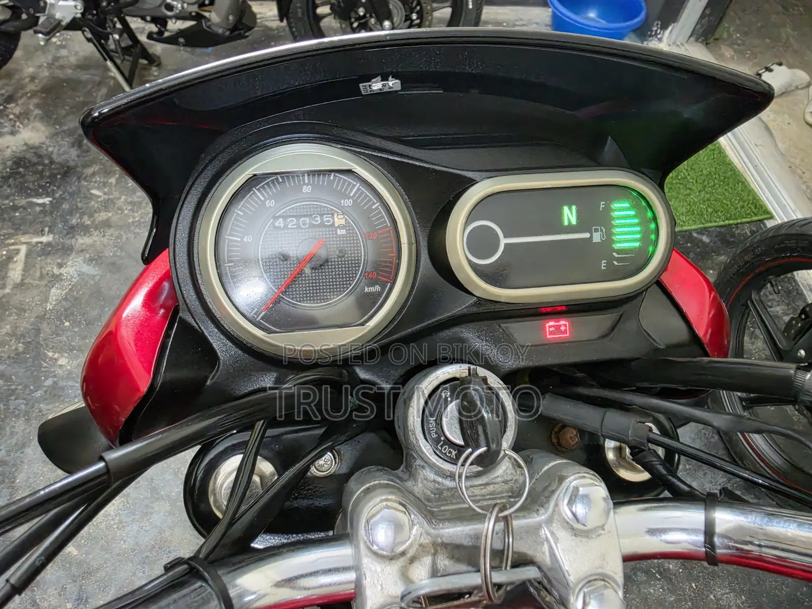 Bajaj V15 2017 Red