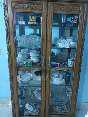 শো-কেস (সেগুন কাঠ)