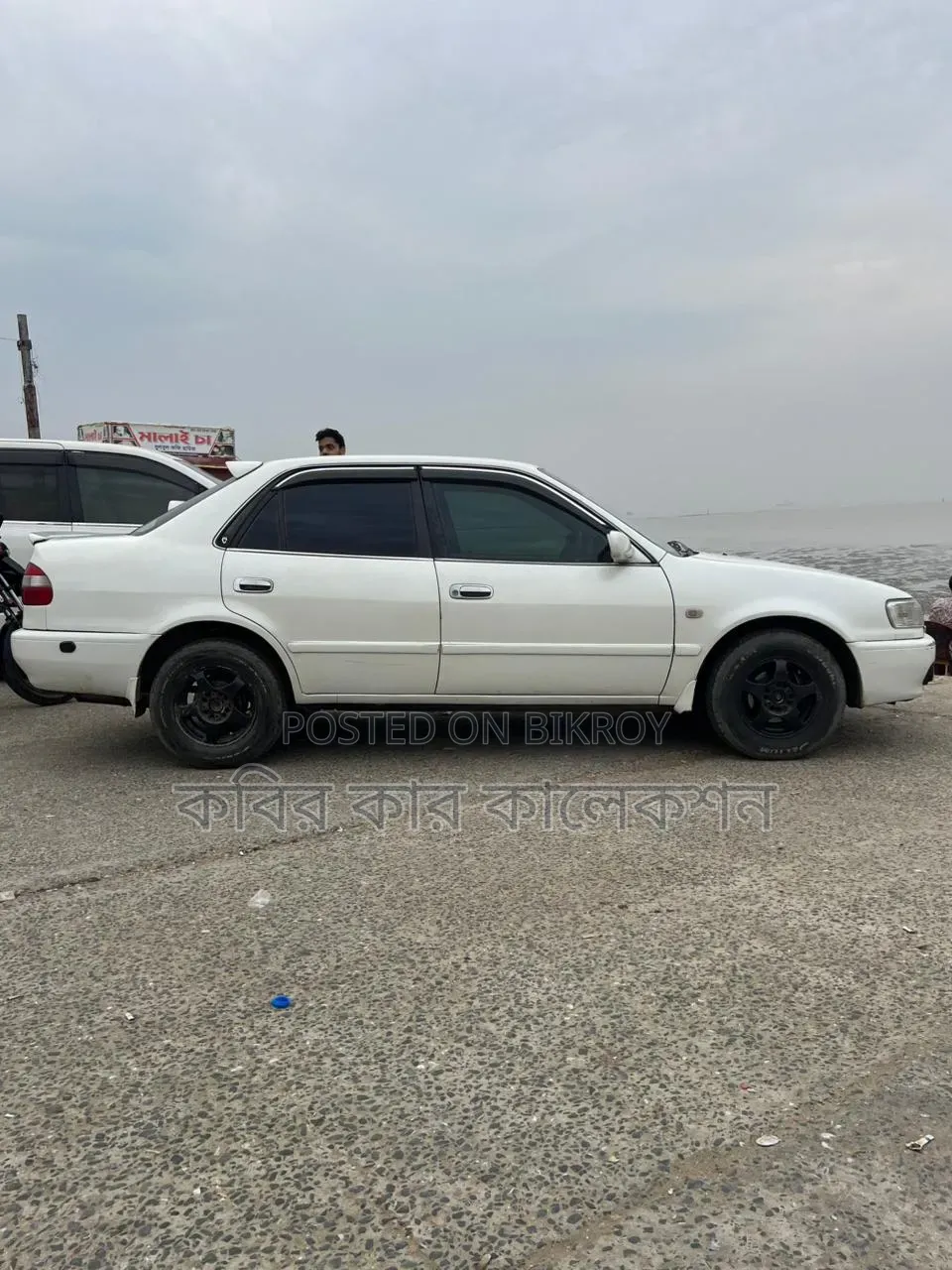 Toyota Corolla 2000 White