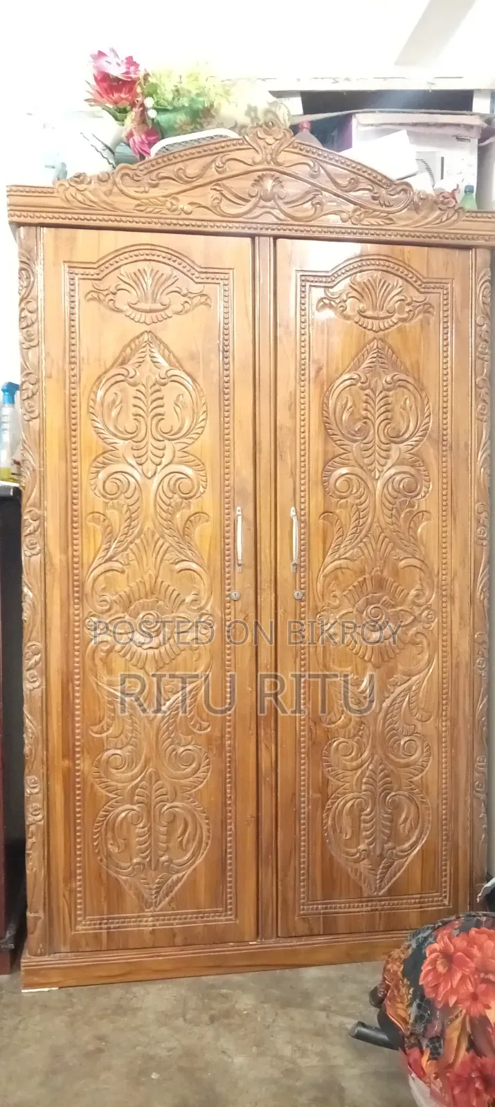 সেগুন কাঠের আলমারি