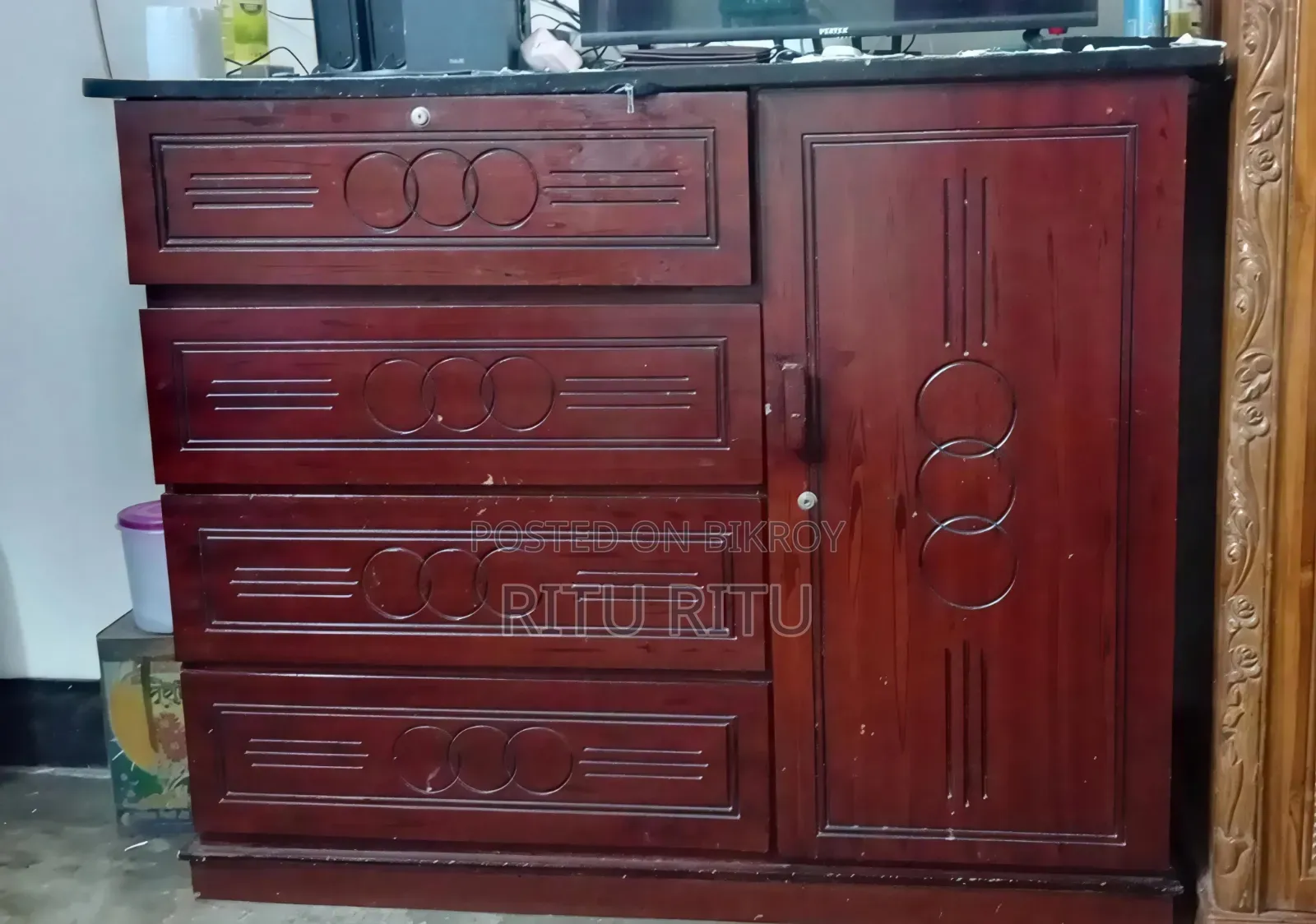 উড কাঠের ওয়ারড্রব