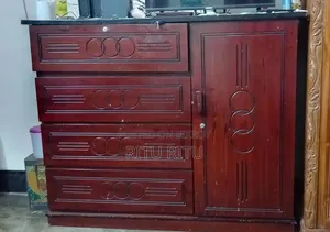 উড কাঠের ওয়ারড্রব