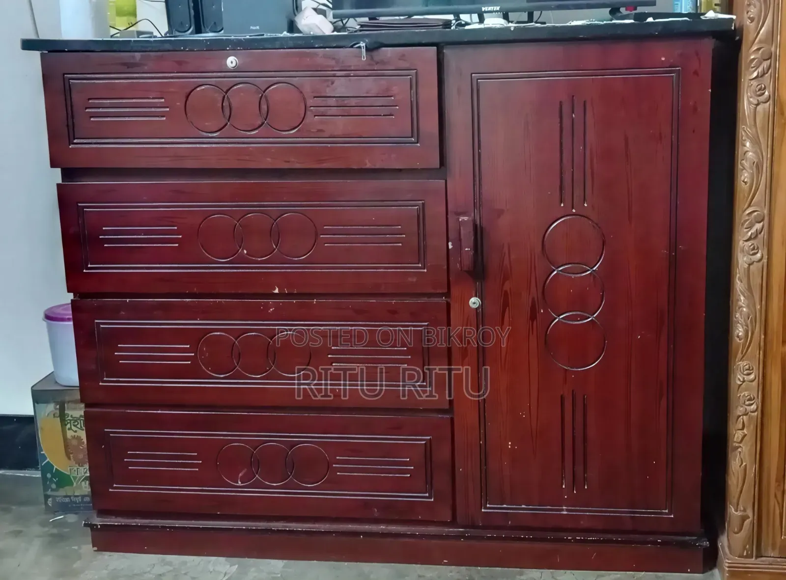 উড কাঠের ওয়ারড্রব