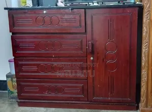 উড কাঠের ওয়ারড্রব
