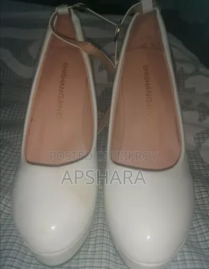 White Heel Pump Shoe