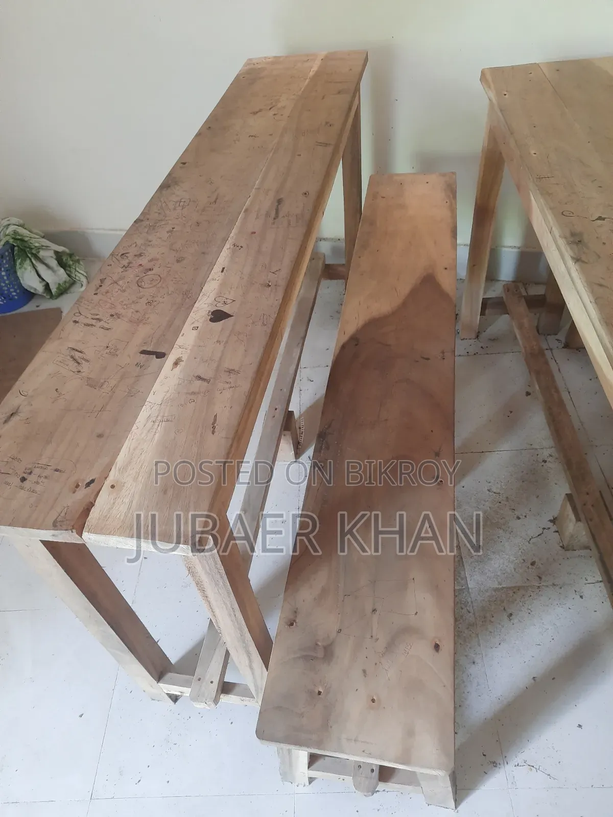 Low and High Bench কোনো প্রকার ভাঙা নেই ভালো মানের কাঠ দিয়ে তৈরি