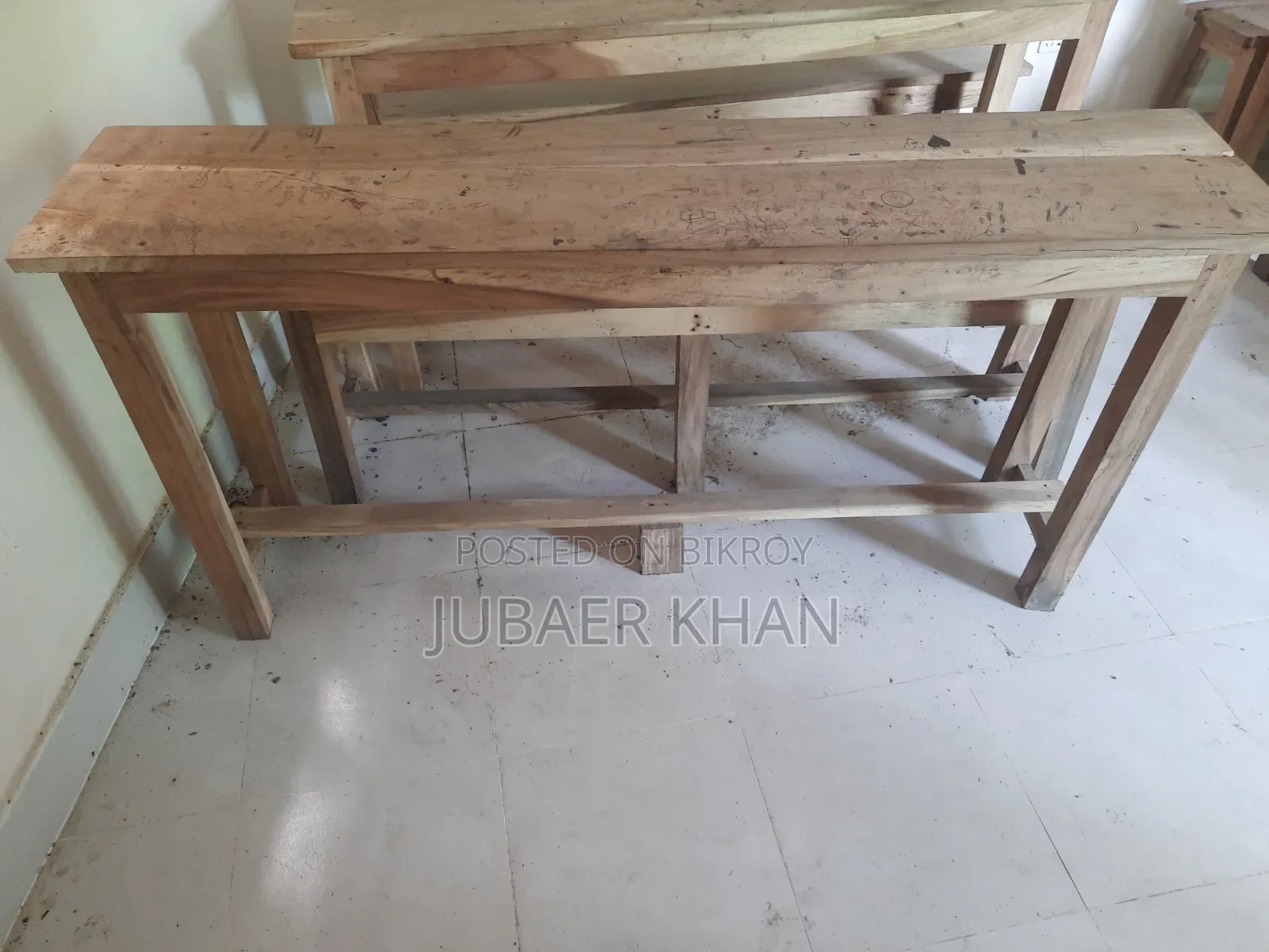 Low and High Bench কোনো প্রকার ভাঙা নেই ভালো মানের কাঠ দিয়ে তৈরি