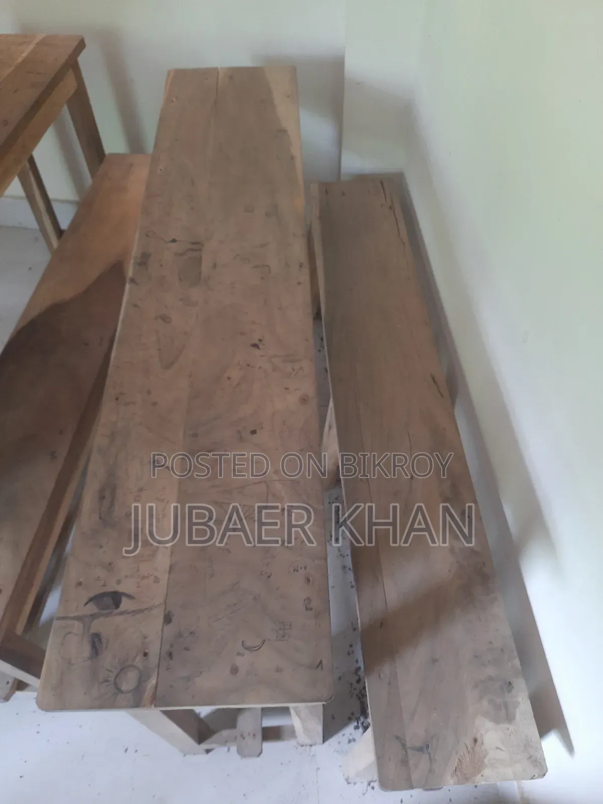 Low and High Bench কোনো প্রকার ভাঙা নেই ভালো মানের কাঠ দিয়ে তৈরি