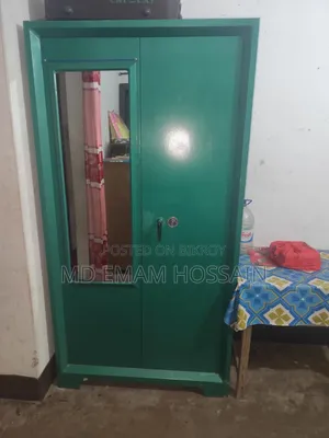 স্টিলের আলমারি