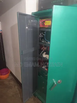 স্টিলের আলমারি