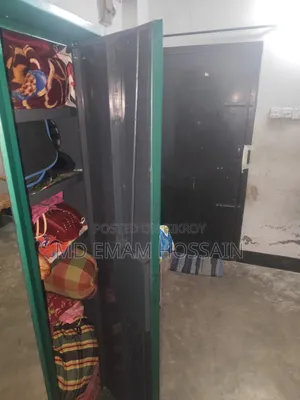 স্টিলের আলমারি