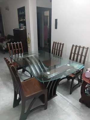 ডাইনিং টেবিল