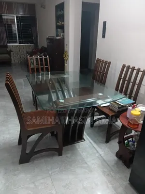 ডাইনিং টেবিল