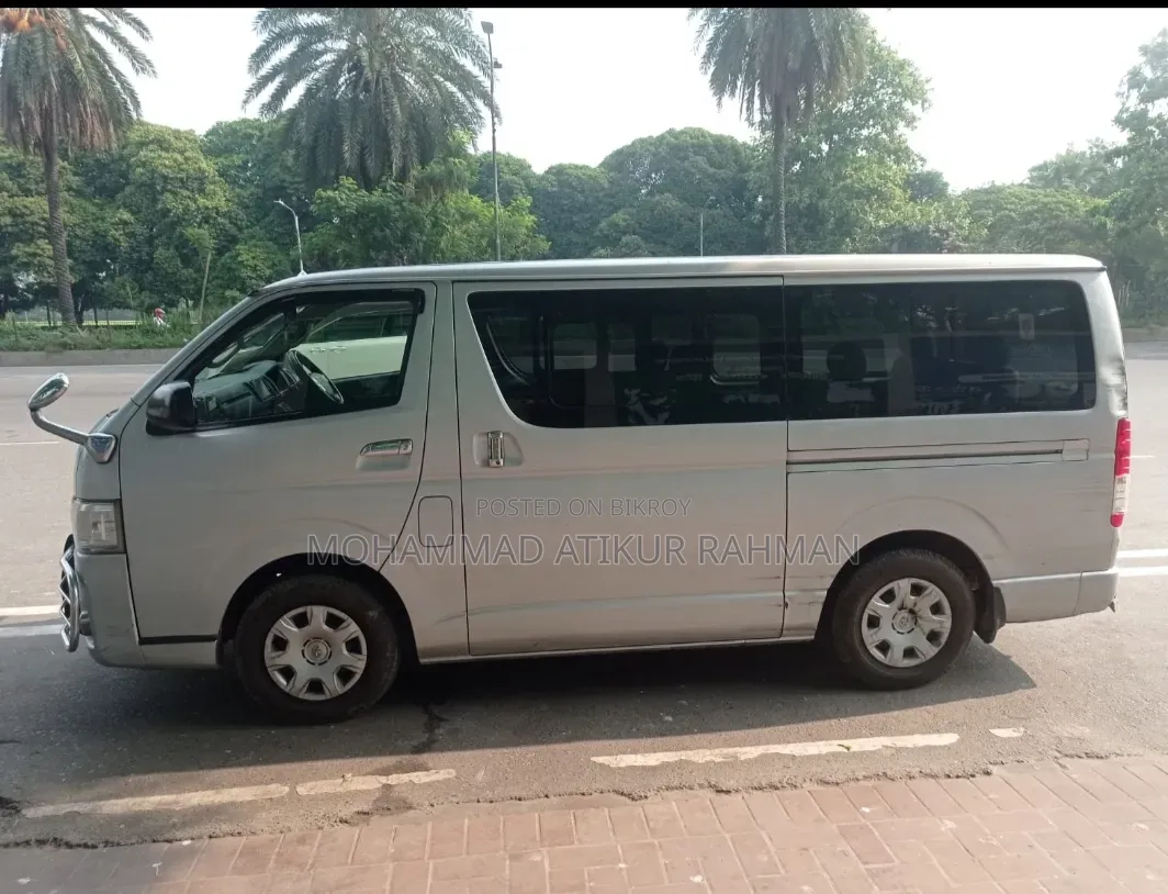 টয়োটা হায়েস ২০১৮ সিলভার