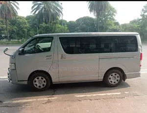 টয়োটা হায়েস ২০১৮ সিলভার