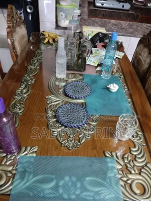 ভিক্টোরিয়া ডিজাইন সেগুনের টেবিল চেয়ার।