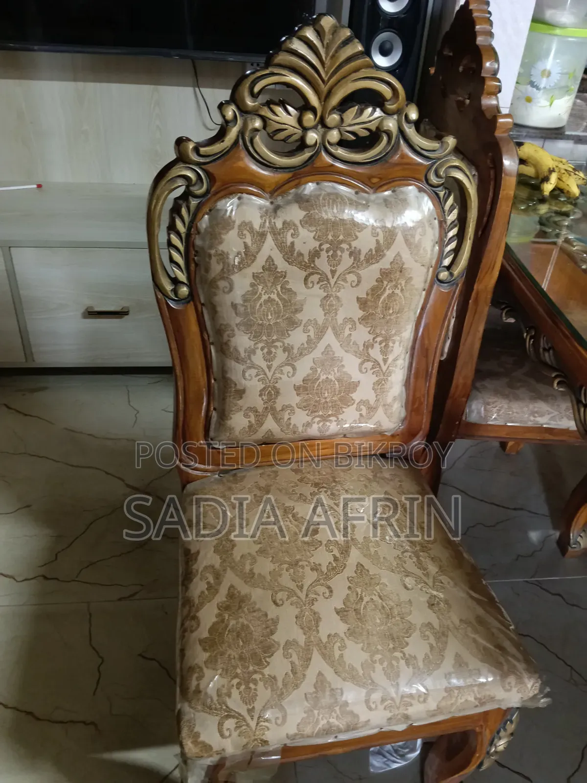 ভিক্টোরিয়া ডিজাইন সেগুনের টেবিল চেয়ার।