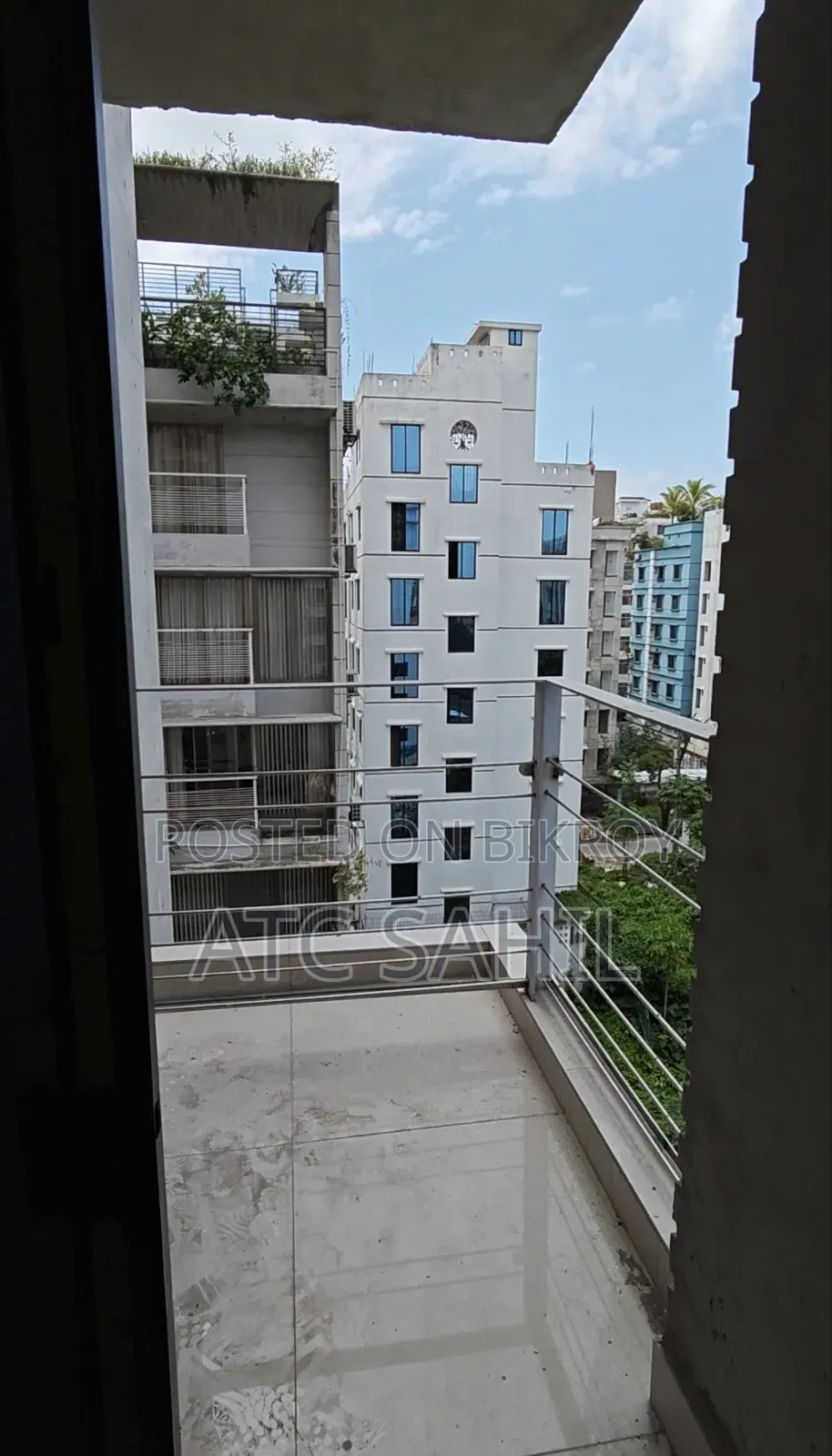 4bdrm Apartment in the South, Basundhara for Sale