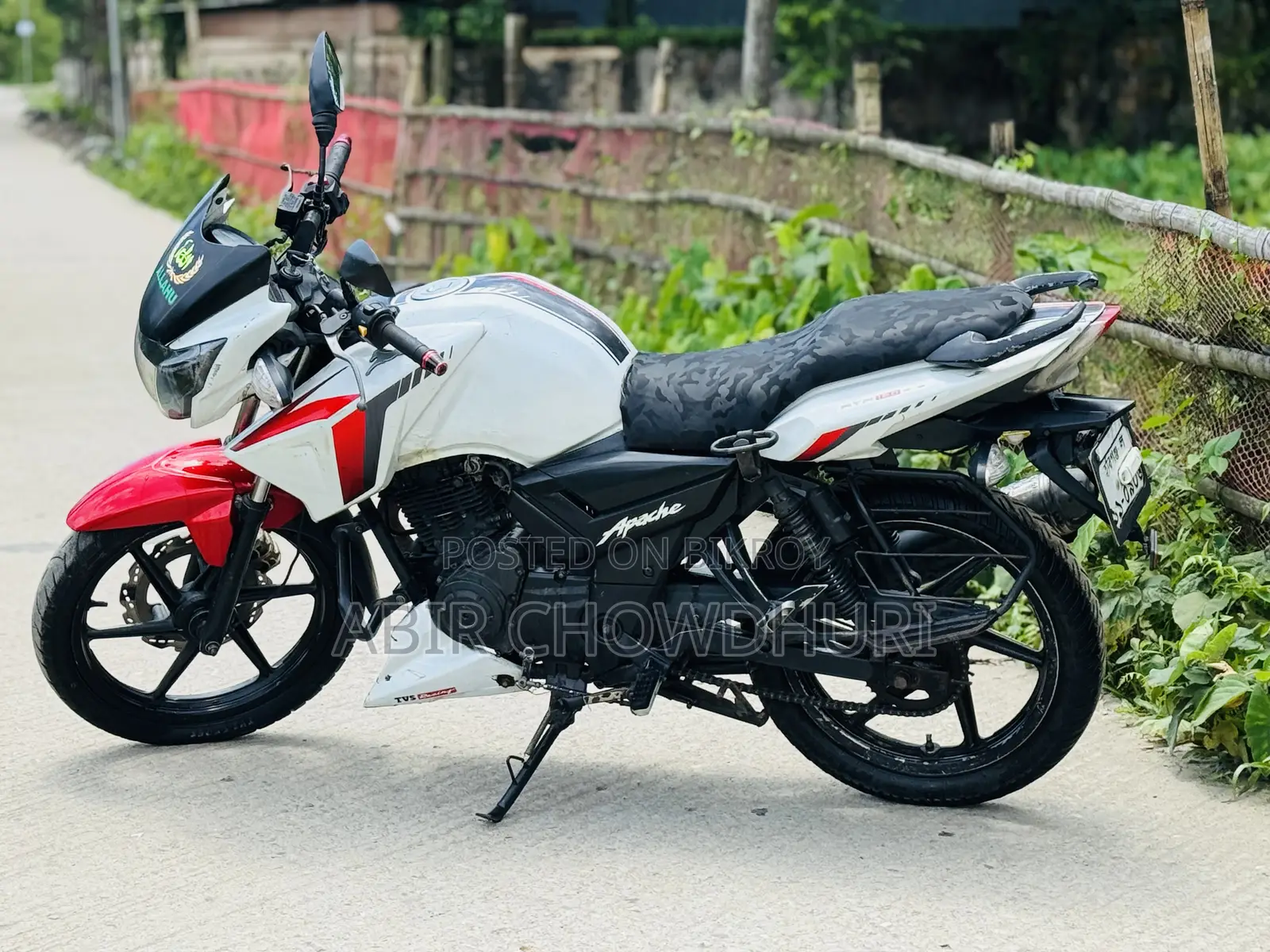 TVS Apache RTR 160 2V 2026 White