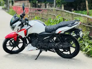 TVS Apache RTR 160 2V 2026 White