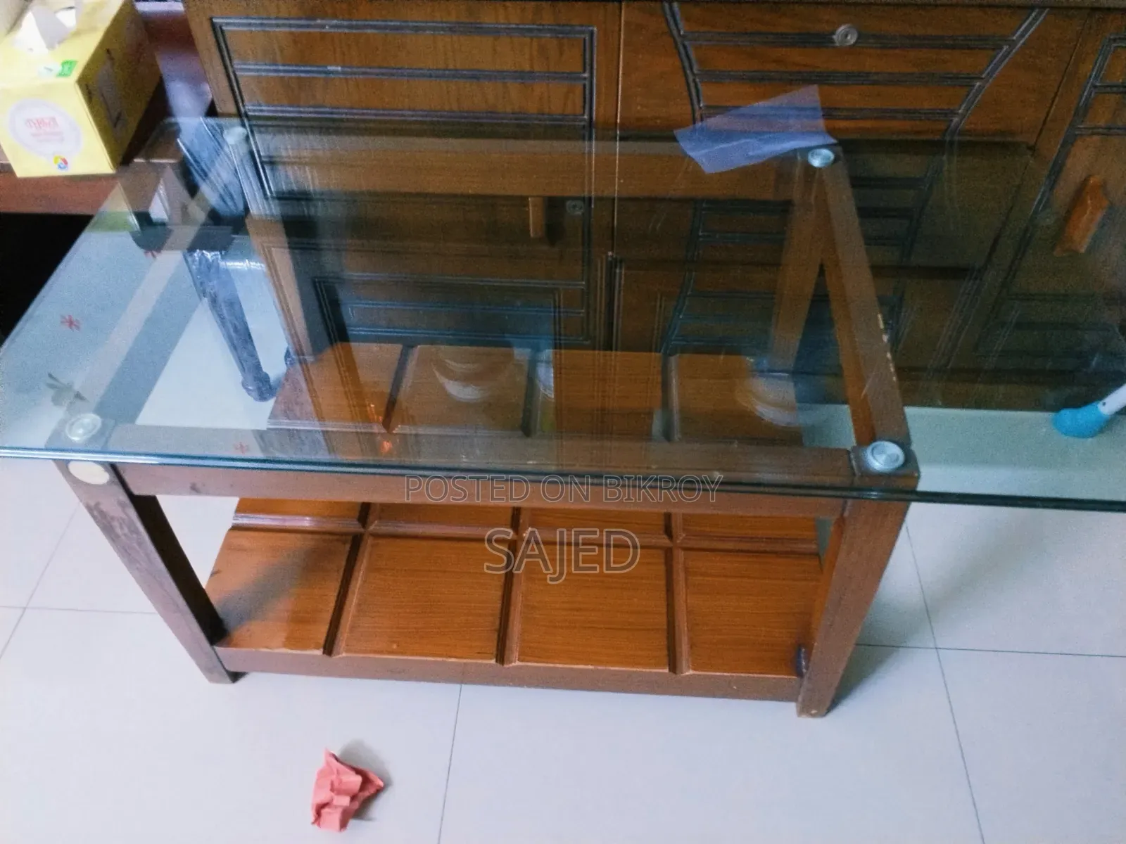 সোফা সেট এবং চা টেবিল