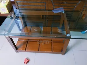 সোফা সেট এবং চা টেবিল