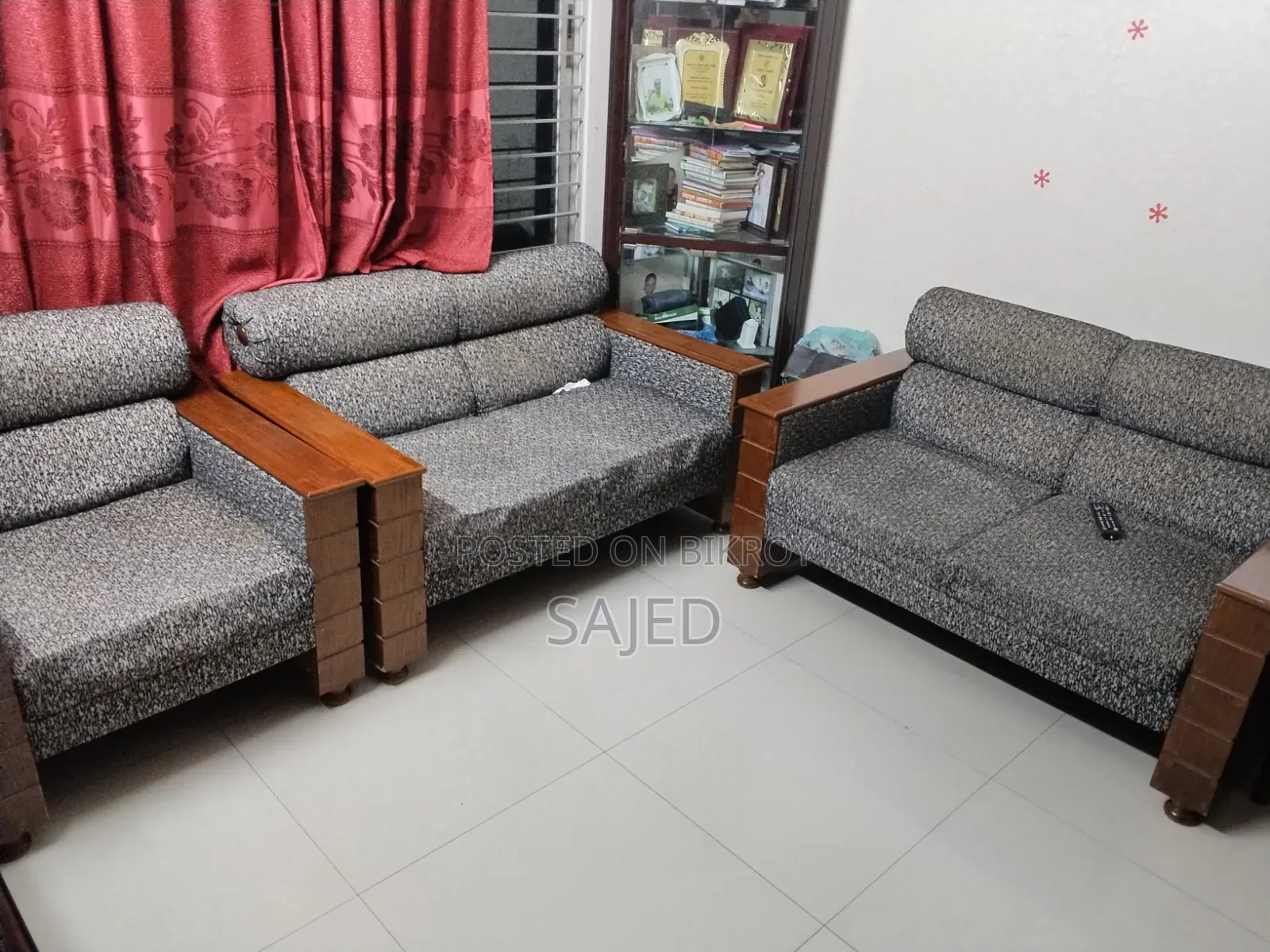সোফা সেট এবং চা টেবিল