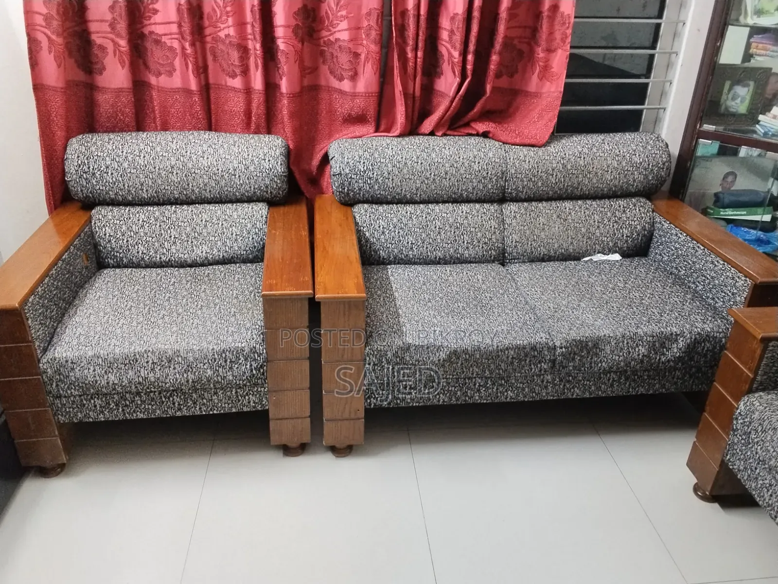 সোফা সেট এবং চা টেবিল
