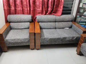 সোফা সেট এবং চা টেবিল