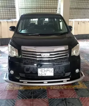 Toyota Noah 2.0 143hp FWD (8 Seater) 2013 Black