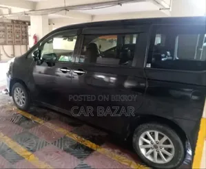 Toyota Noah 2.0 143hp FWD (8 Seater) 2013 Black