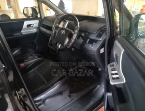 Toyota Noah 2.0 143hp FWD (8 Seater) 2013 Black