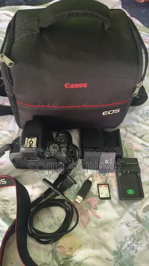 Canon 200 D