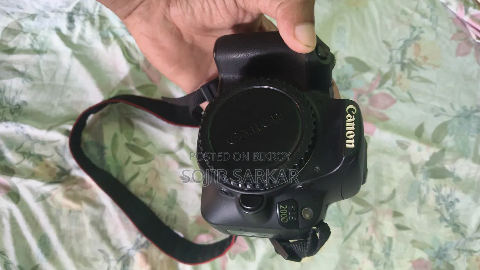Canon 200 D