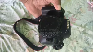 Canon 200 D