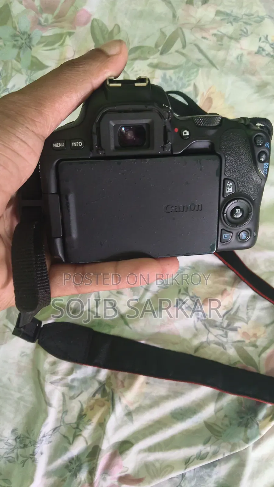 Canon 200 D
