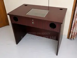 কাস্টমাইজ করে বানানো টেবিল