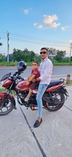 বাজাজ ডিসকভার ১২৫ ২০২২ লাল