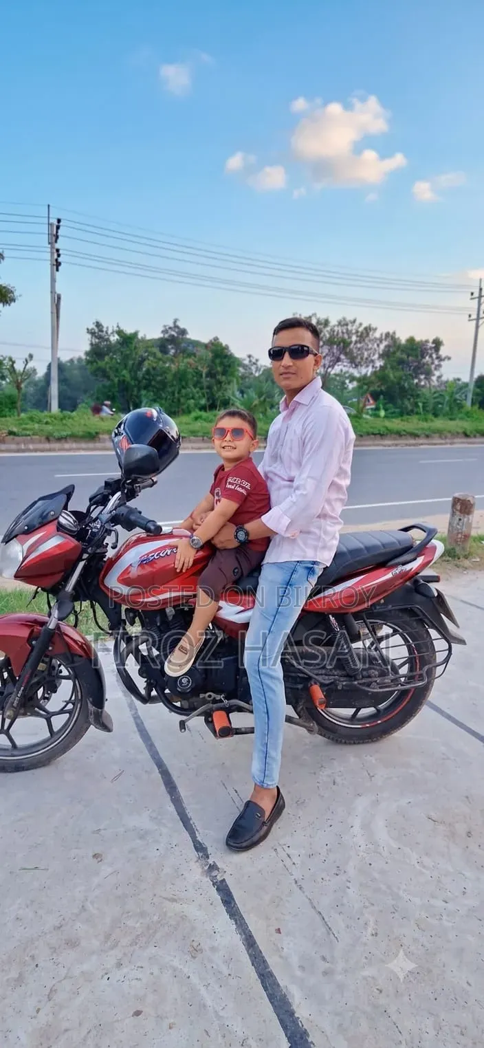 বাজাজ ডিসকভার ১২৫ ২০২২ লাল