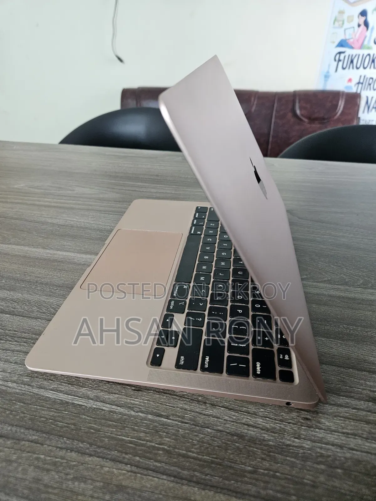 New Laptop Apple MacBook Pro 2020 8GB Intel Core 5 SSD 512GB