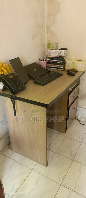 শুধু টেবিলটা বিক্রি হবে