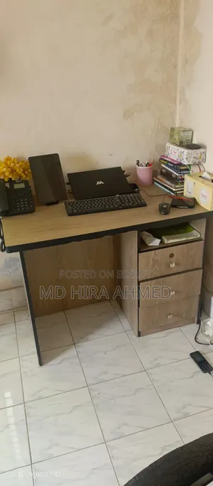 শুধু টেবিলটা বিক্রি হবে